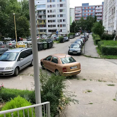 Jedenast.sk, Namestie Kozmonautov 5 * Košice