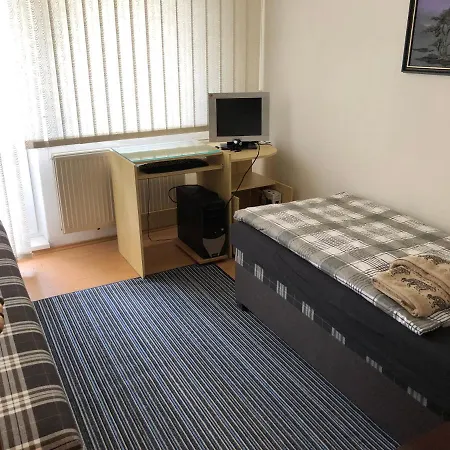 Jedenast.sk, Namestie Kozmonautov 5 * Kassa