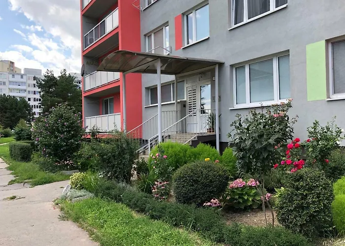 Jedenast.sk, Namestie Kozmonautov 5 Košice