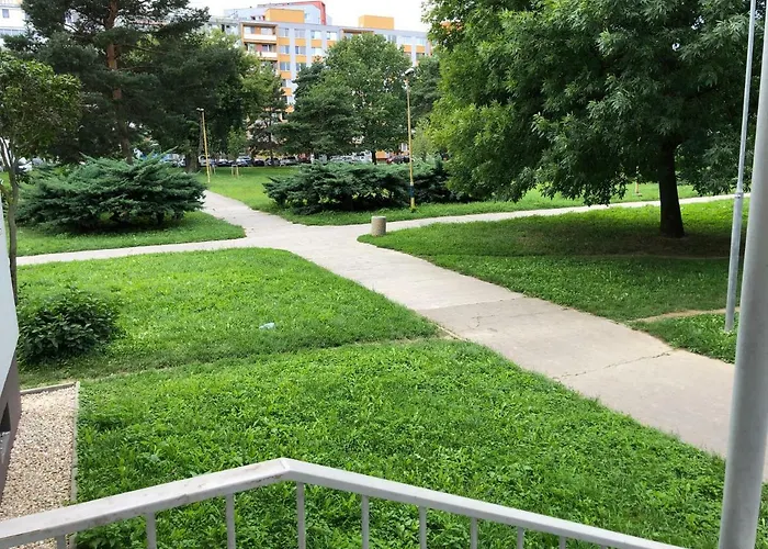 Jedenast.sk, Namestie Kozmonautov 5 * Košice