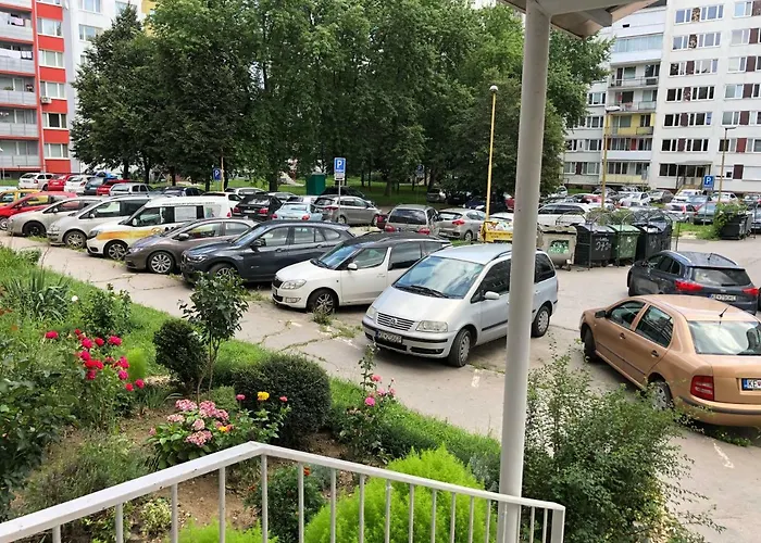 Jedenast.sk, Námestie Kozmonautov 5