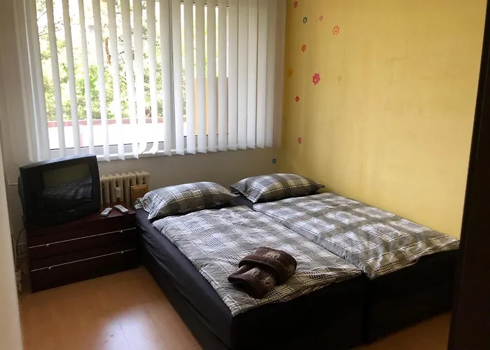 Jedenast.sk, Namestie Kozmonautov 5